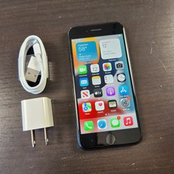 iPhone 7 - UNLOCKED - Like New 