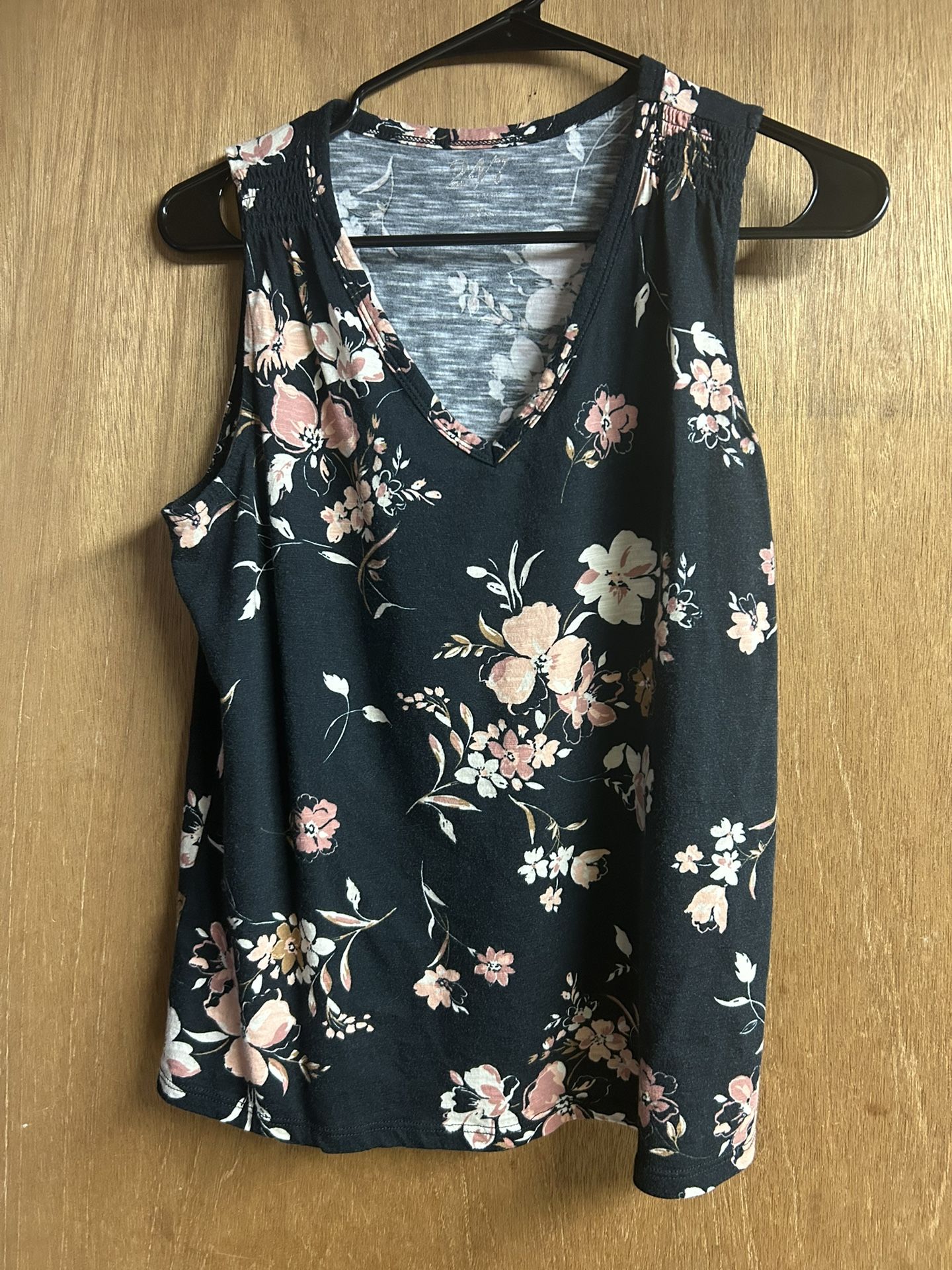 Black floral tank top medium