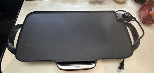 Presto 22” Electric Skillet/Griddle With Grease Trap And Removable Handles
