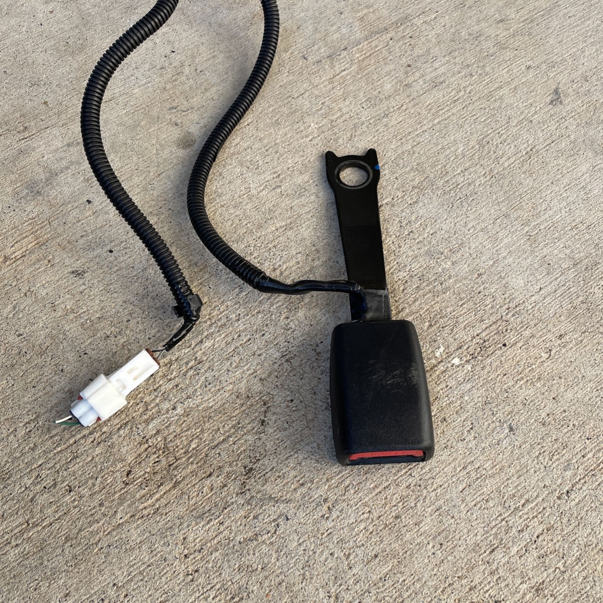 2016 Toyota Corolla 4Dr Sd Front Driver Side Belt Lock Only