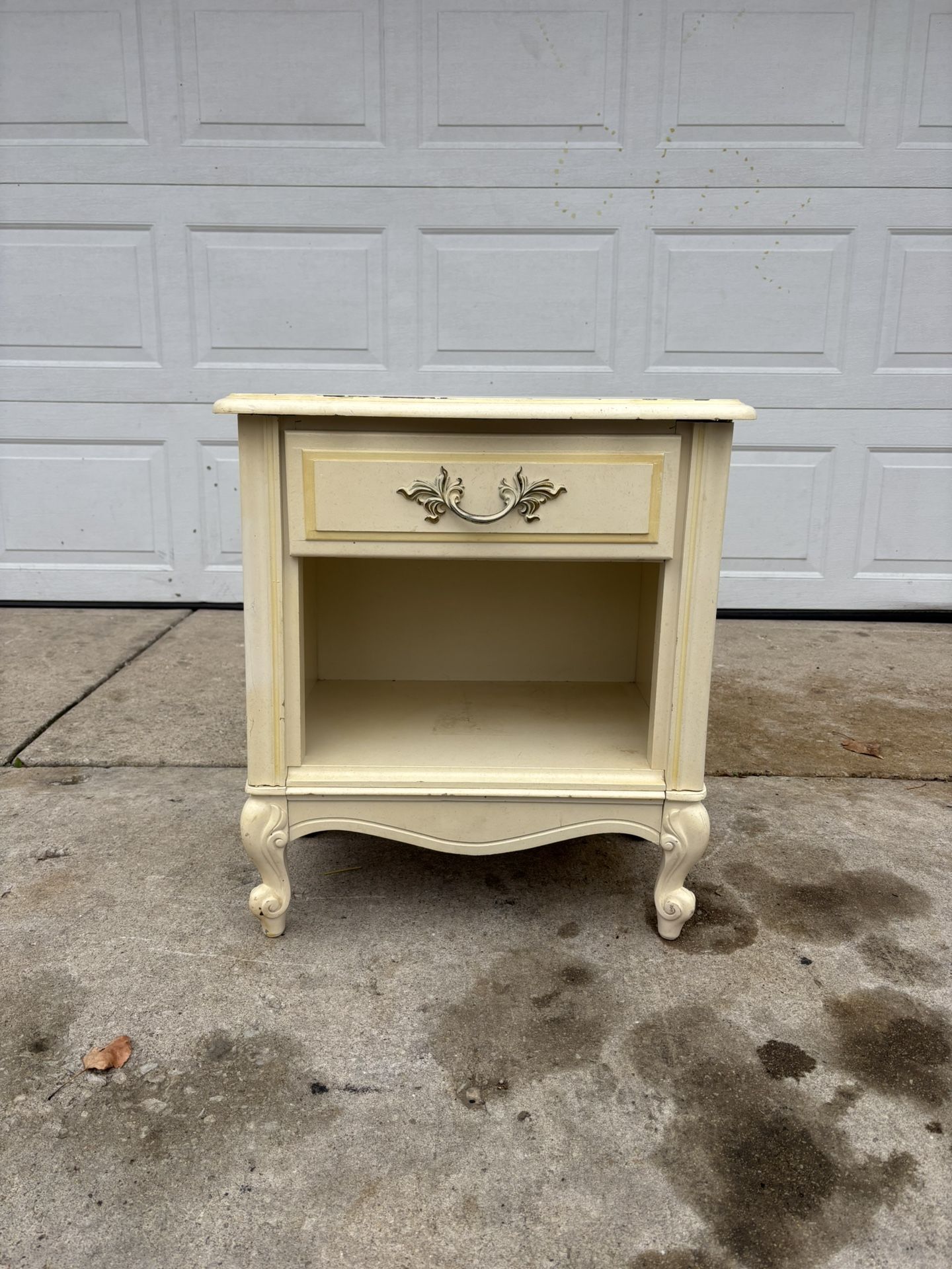 ‼️ LEA FURNITURE 1 DRAWER NIGHTSTAND‼️FOR SALE 50$ OR BEST OFFER‼️GOOD CONDITION🚚DELIVERY AVAILABLE🚚