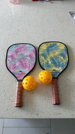 Never Used Pickle Ball Set w Balls and Paddles