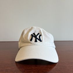 NEW YORK YANKEES WHITE CAP