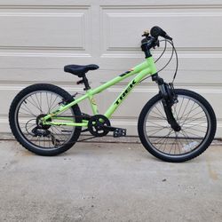TREK PRECKALIBER kids mountain bike in good condition. 20" tires. 6 speed. 10.5 ALUMINUM frame. Everything works. 