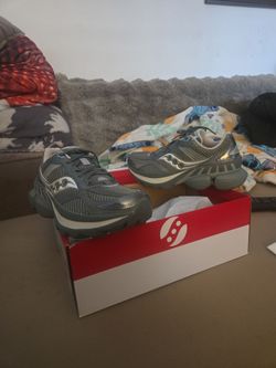 Saucony Grid Nxt. 7.5 women. 6 men