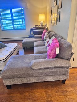 3 Piece Sectional!! Excellent Condition! $400 OR BEST OFFER! AVAILABLE FOR PICK UP NOW!