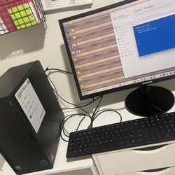 HP Desktop M01-F0024 W/ Samsung Screen 