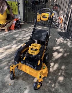 DEWALT 28 in. 224cc E-GOV Engine 3-in-1 Gas RWD Self-Propelled Lawn Mower with High Rear Wheels