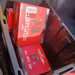 2 Milwaukee 18 Gage Gun Nailer 
