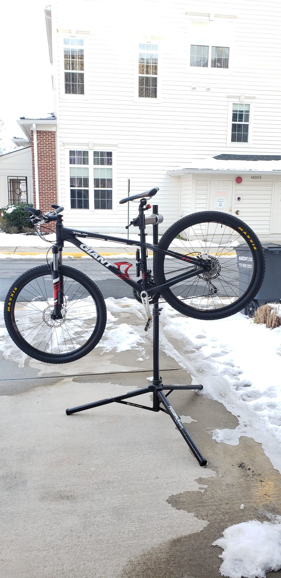2015 27.5 Giant Talon 3 Mountain Bike