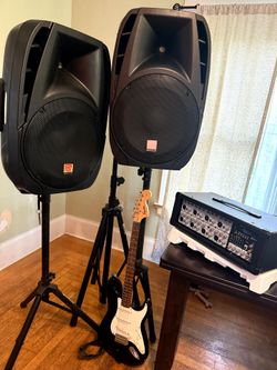 2 Speakers Rock willer with base and equipment+ electric guitar