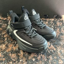 Nike Giannis Immortality 