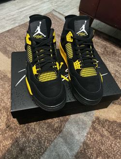 Nike Jordan 4’s Thunder