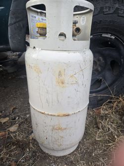 33 Lb. Forklift Propane Tank FULL