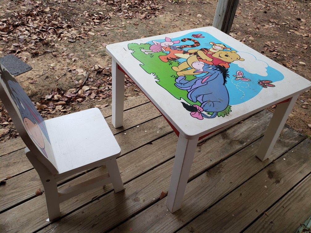 Kids table and chair, Disney design