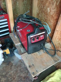 4.6 4.6 out of 5 stars 40Reviews

Lincoln Electric Weld Pak 140 HD Wire-Feed Welder-K2514-1

￼

$799.00

