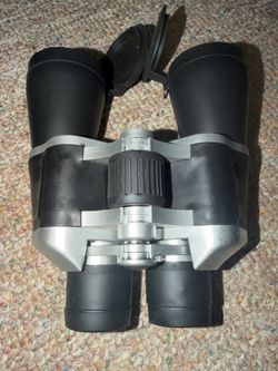 Binoculars 10 x 50 missing 1 Lens Caps day/night. There is a small crack on plastic & 1 rubber piece has a slight deformation see pics
