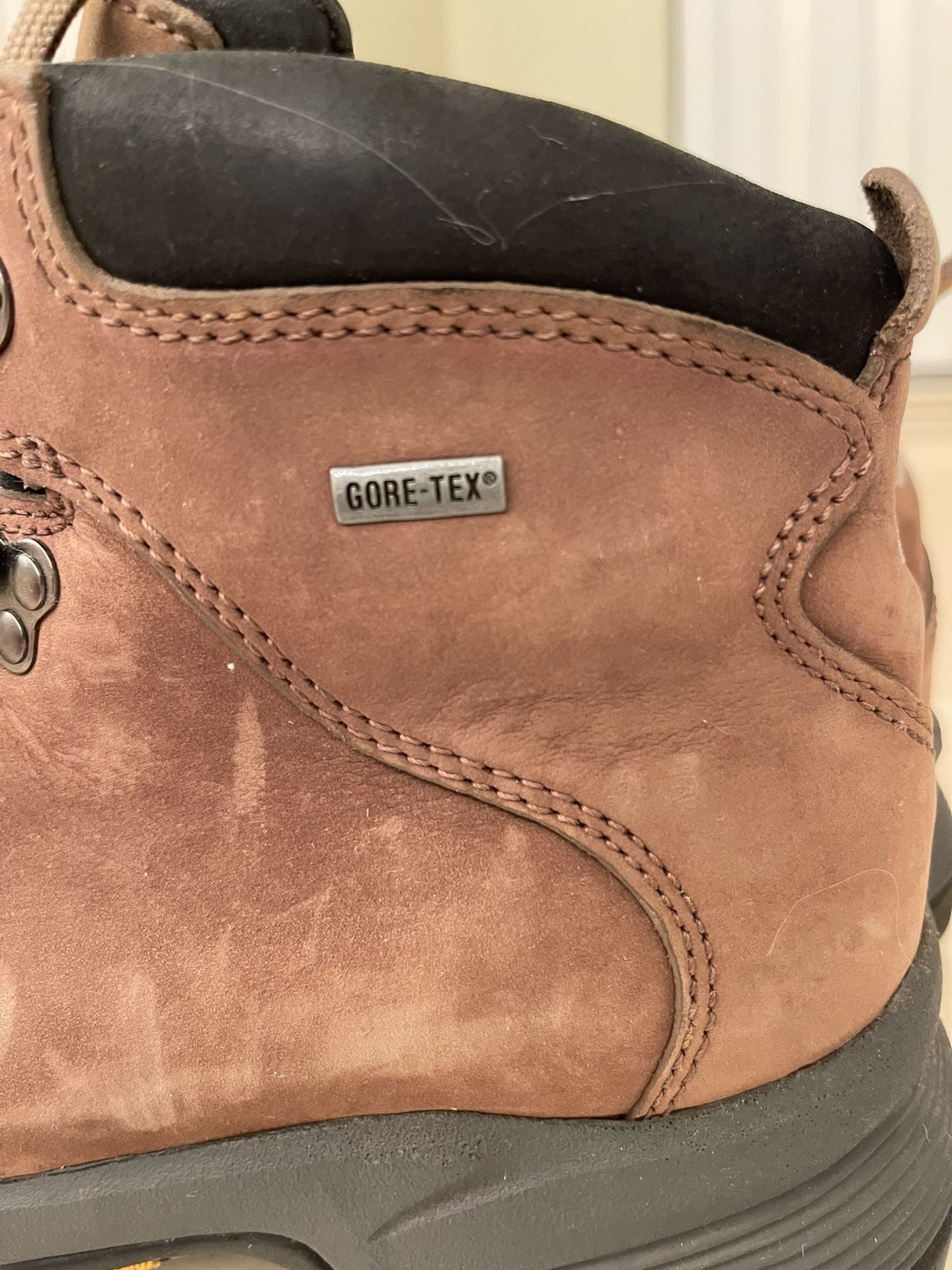 Women’s Vasque Leather Gortex Hiking Boots 9.5