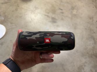 JBL Flip 5 Portable Bluetooth Speaker — Camouflage