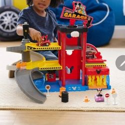 Disney Jr Mickey Mouse Ready to Race Garage, Lights & Sounds, 19-Piece Vehicle Playset.