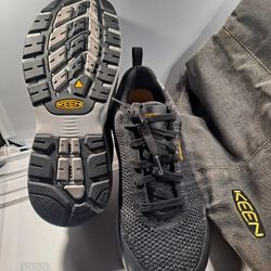 Women's 9.5 Steeltoe By KEEN