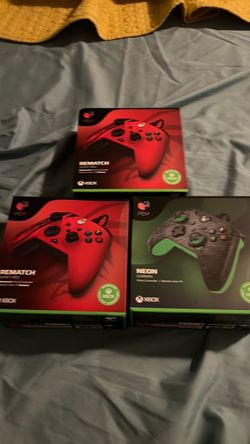 3 Xbox controllers