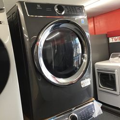 New Scratch And Dent Electrolux Front Load Washer And Dryer Set. 1 year Warranty 