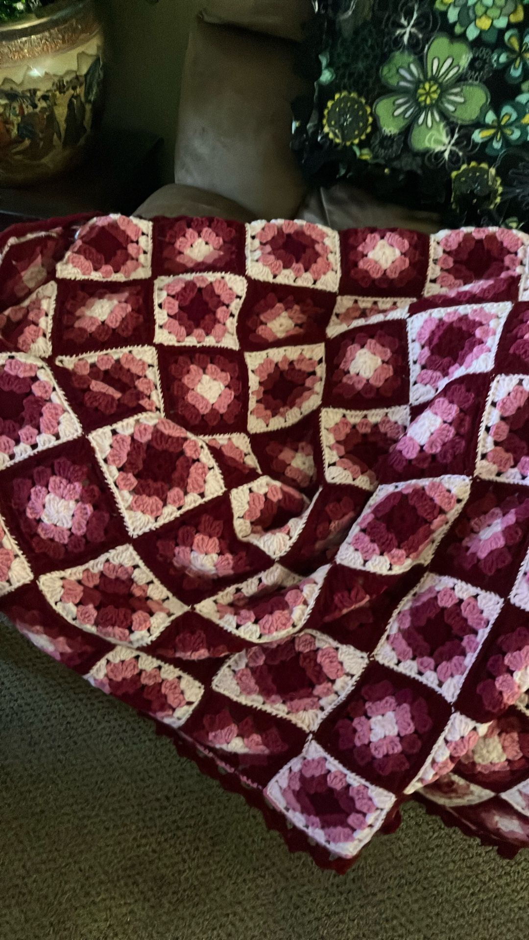 Handmade knitted blanket, burgundy tones, very large maybe for king size bed very heavy, very well-made and no r0. You can cover a whole sofa with it.