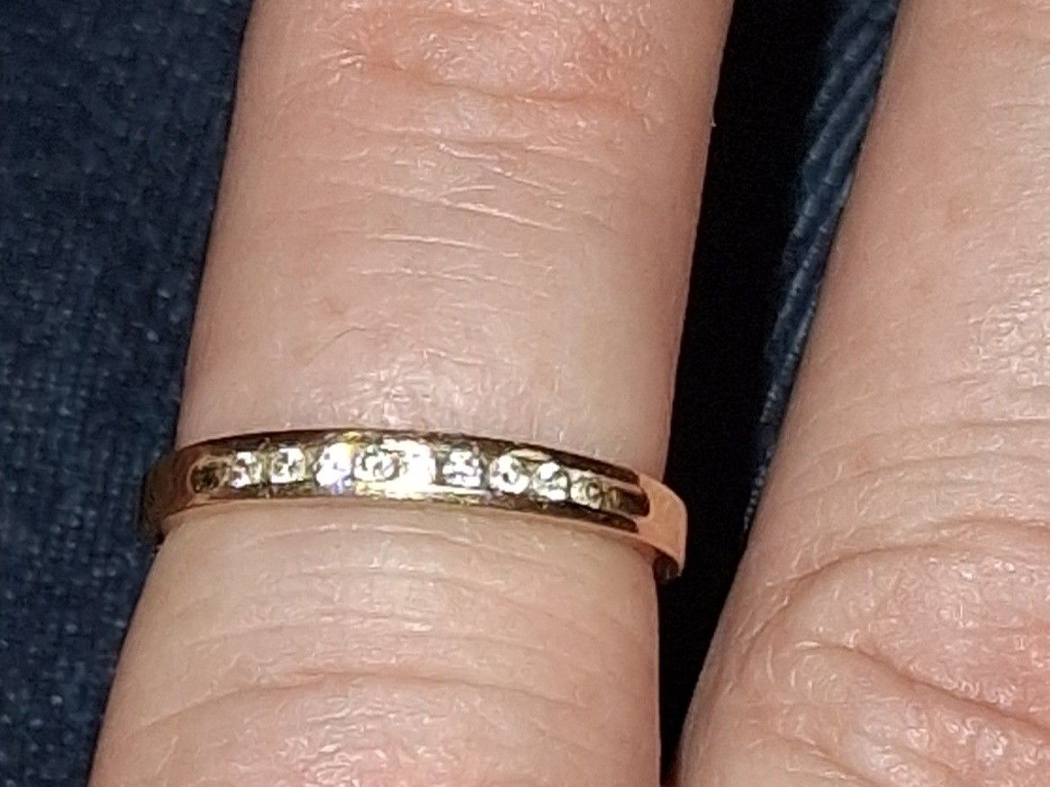 14K Gold 9 Diamonds Ring