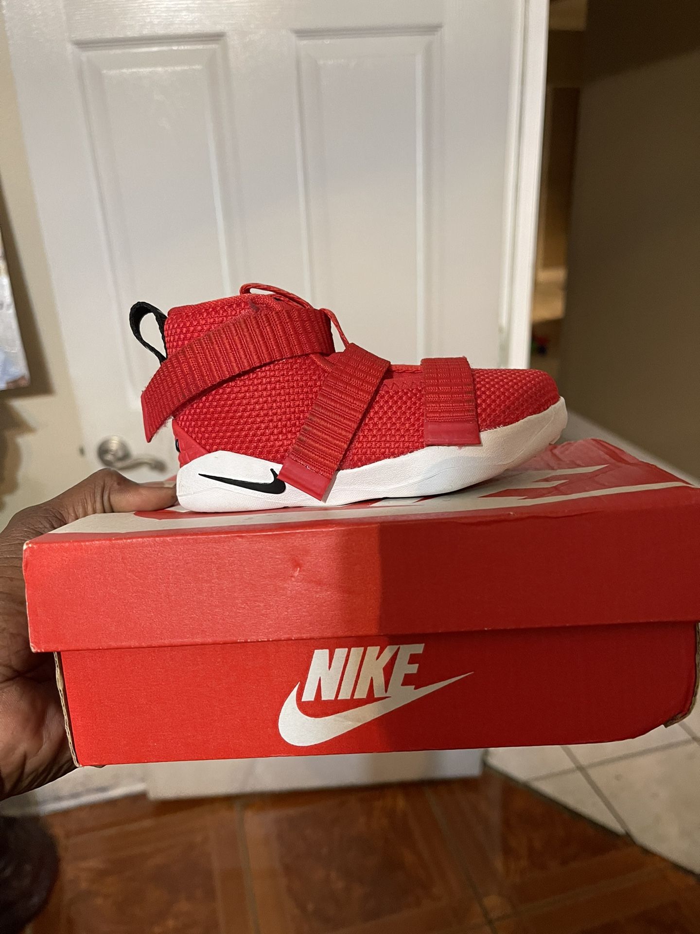 New Toddler Nike Sz5