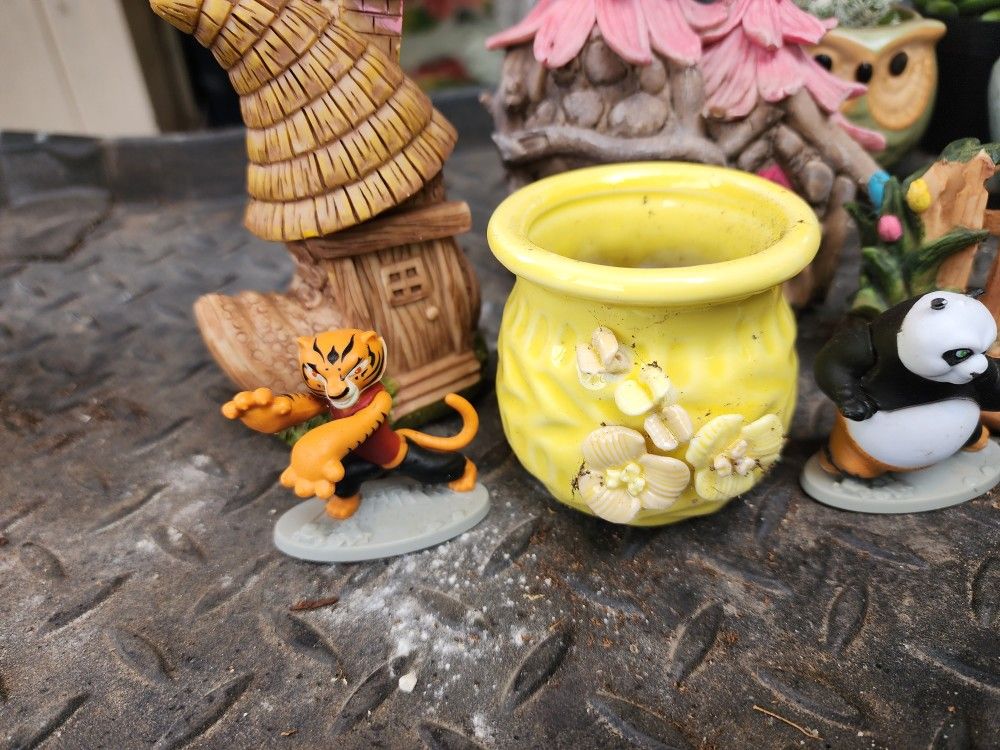 Decorative Flower POT Yellow With Flowers.THIS SATURDAY 9/9 IN SAN LORENZO 1PM TO 5PM