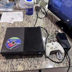 Xbox One 500GB Console Model 1540 w/ OEM White Controller, Power Brick & FIFA 19 Tested Working
