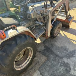 Kubota B7200 4 Wheel Hydro Static Drive Loader Tractor
