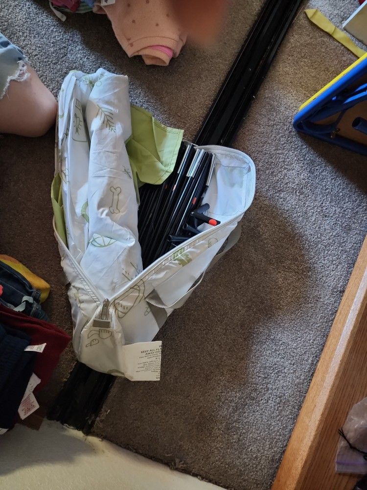 Kids’ Bug Play Tent with Poles - Great Condition