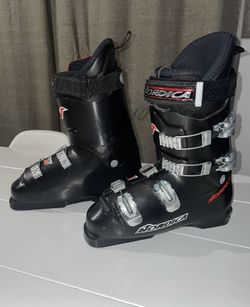 Nordica Dobermann World Cup 150 Racing Fit Ski Boots Size 9
