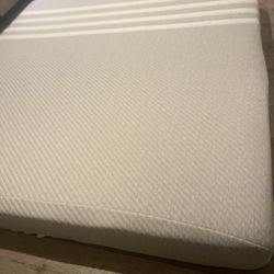 King Size Lessa Mattress And Box Spring 