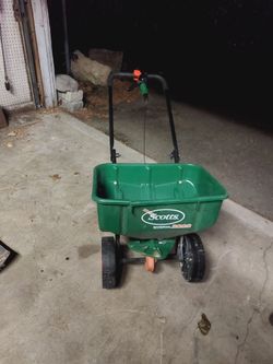 Scotts Speedy Green 3000 Broadcast Spreader
