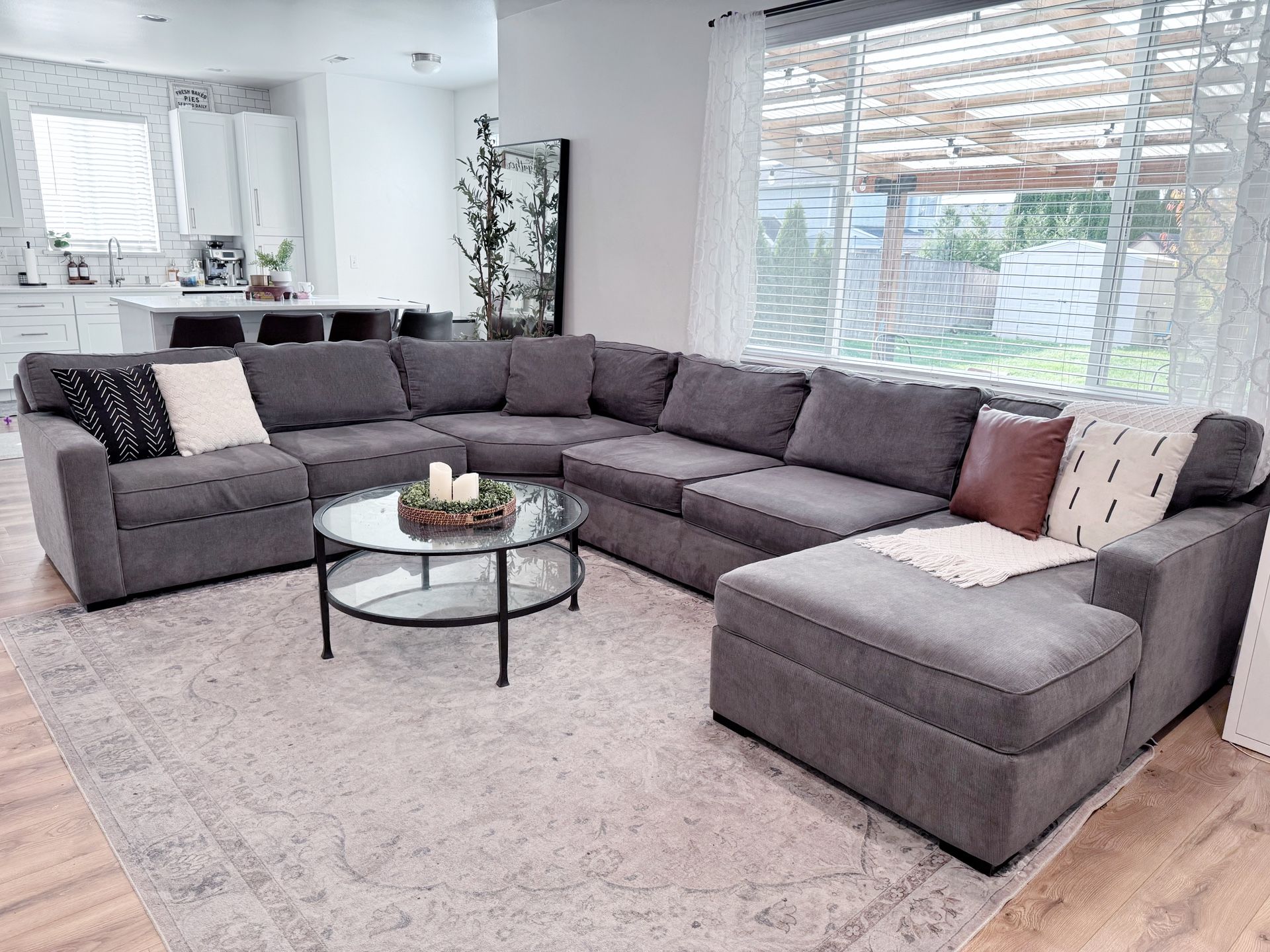 Like New Sectional Couch. Delivery 🚚