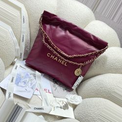 22 Fashionista Chanel Bag 