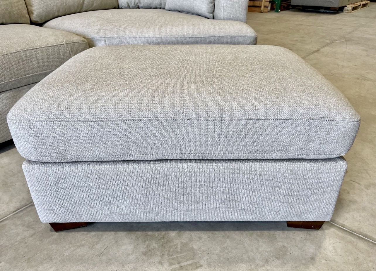 Free Delivery Brand New Thomasville Ezra Light Gray Fabric Sectional