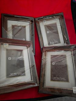 Decorel 5x7 Wall Picture Frames – Set of 4