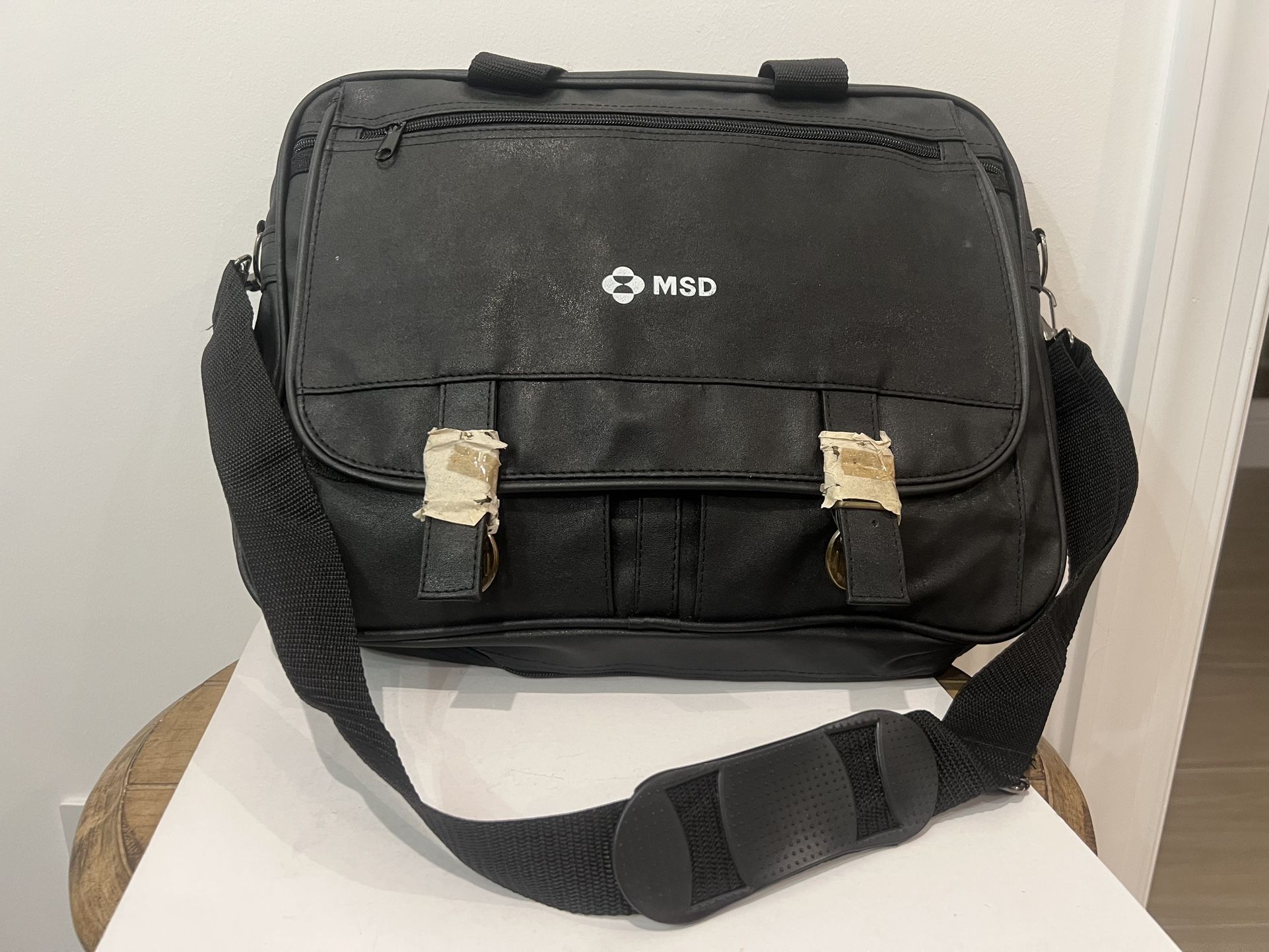 New Nylon Black MSD Extendable Messenger / Laptop Bag / Briefcase