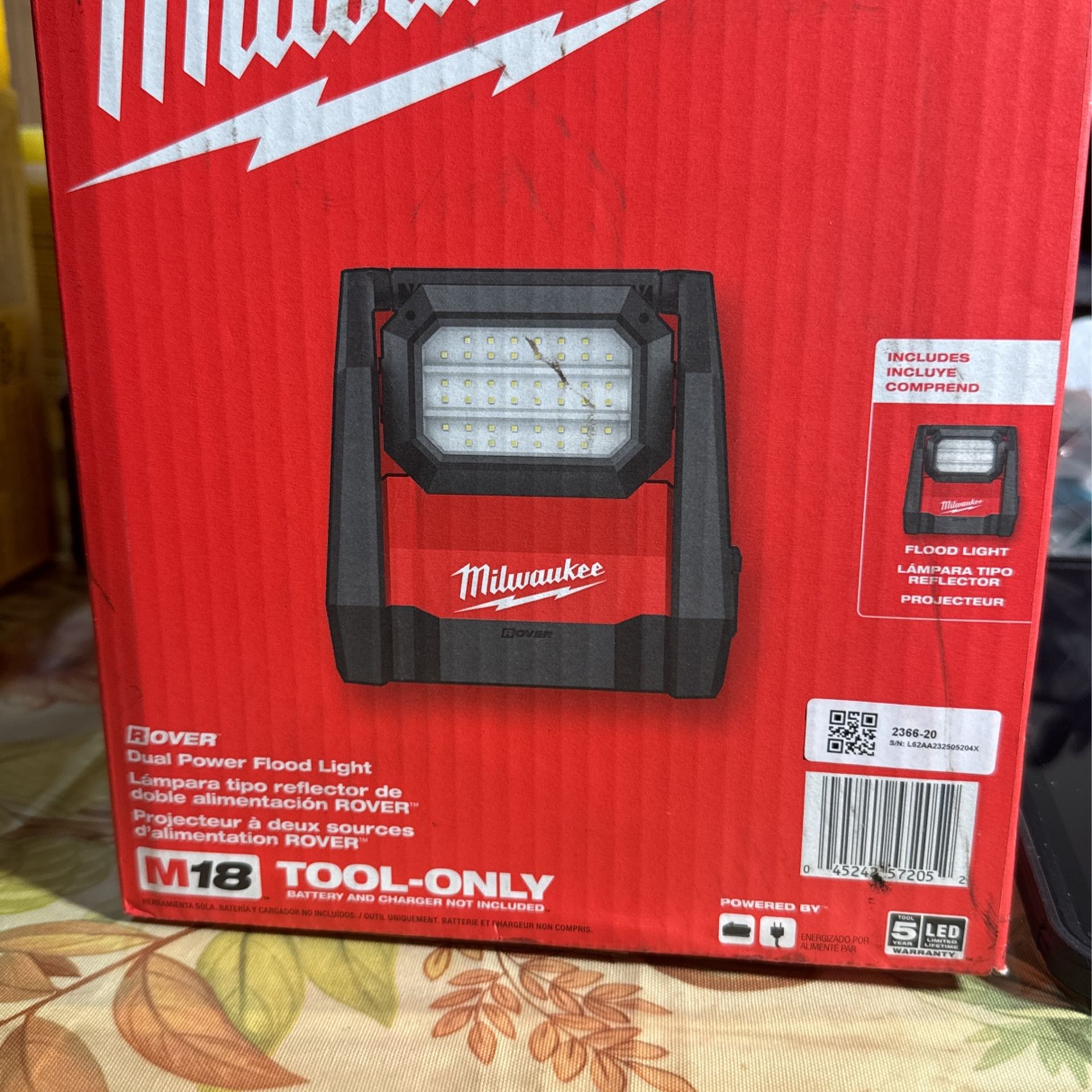 Dual Power Flood Light