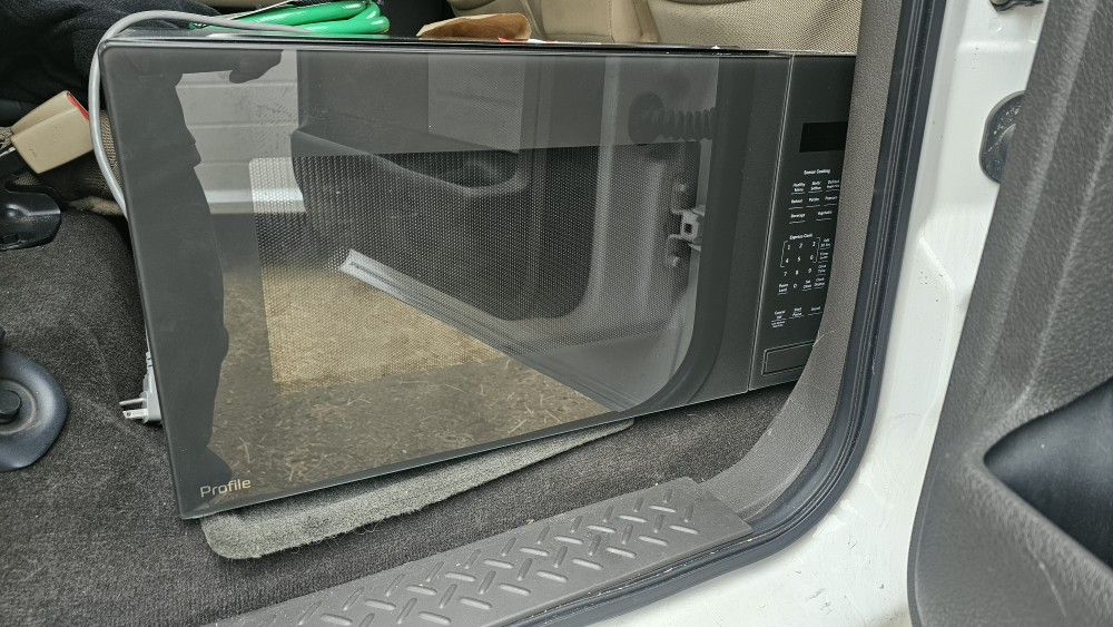 New 2.o cft Glass Touchscreen Microwave