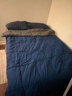 Full Size Black Metal Bed Frame + Mattress – Excellent Condition