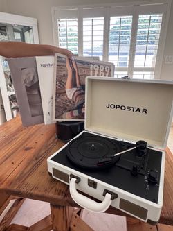 Record Player/3 Taylor Swift Albums