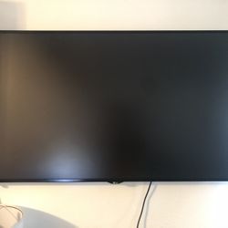 TV With Wall Mount