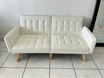 WHITE COUCH WITH USB PORT