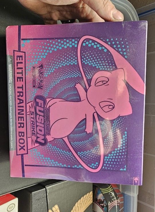 Fusion Strike Elite Trainer Box 