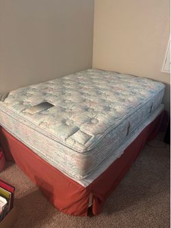 Full size mattress and box spring